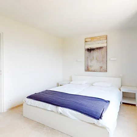Thika * Saint-Tropez